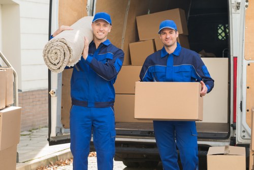 Packing and loading help for a Westealing house move